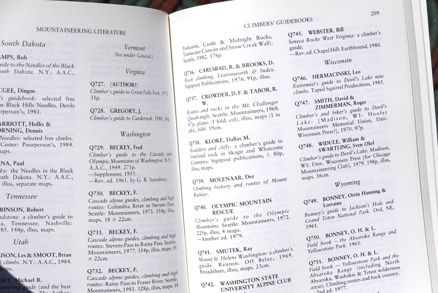 Mountaineering Literature: A Bibliography by Jill Neate (1986)