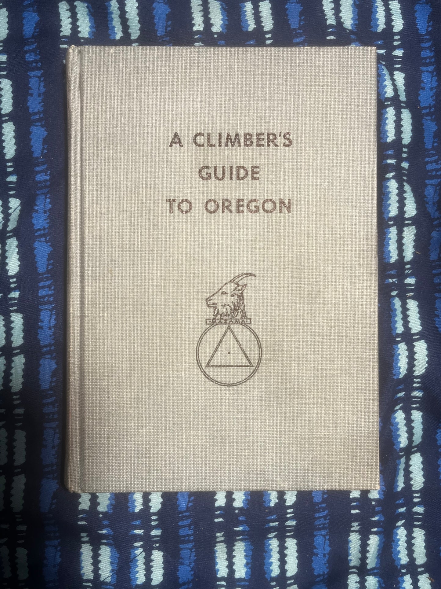 A Climber's Guide to Oregon by Nicholas Dodge (1968)